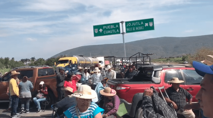 Retiran BLOQUEO en la Autopista Siglo XXI