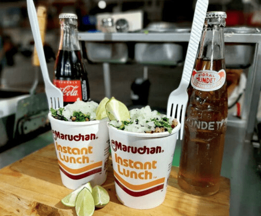 Preparan sopa Maruchan con carne de suadero en CDMX