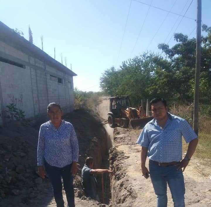 Avanzan obras de drenaje y pavimentación en Axochiapan