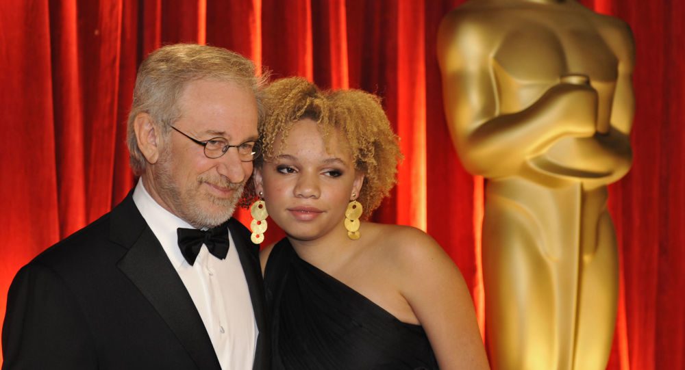 Hija de Steven Spielberg debuta como PORNSTAR