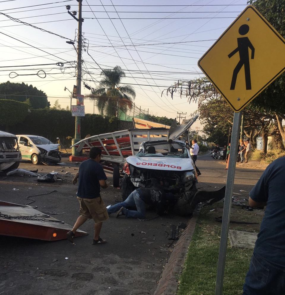 Filtran VIDEO del choque donde murió BOMBERO de Cuernavaca, taxista iba ebrio