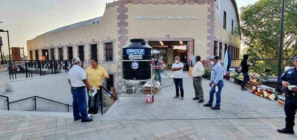Colocan depósitos de agua para LAVAR MANOS en Ayala