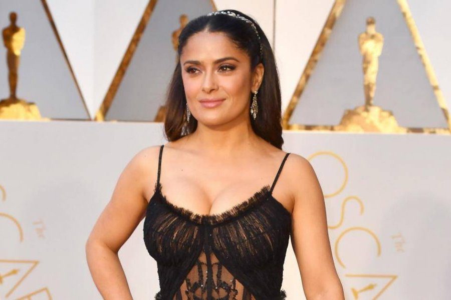 Salma Hayek es más millonaria que la Reina Isabel II