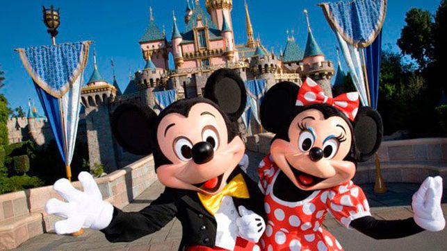 Sin abrazos y sin desfiles, así volverán a abrir Disney World