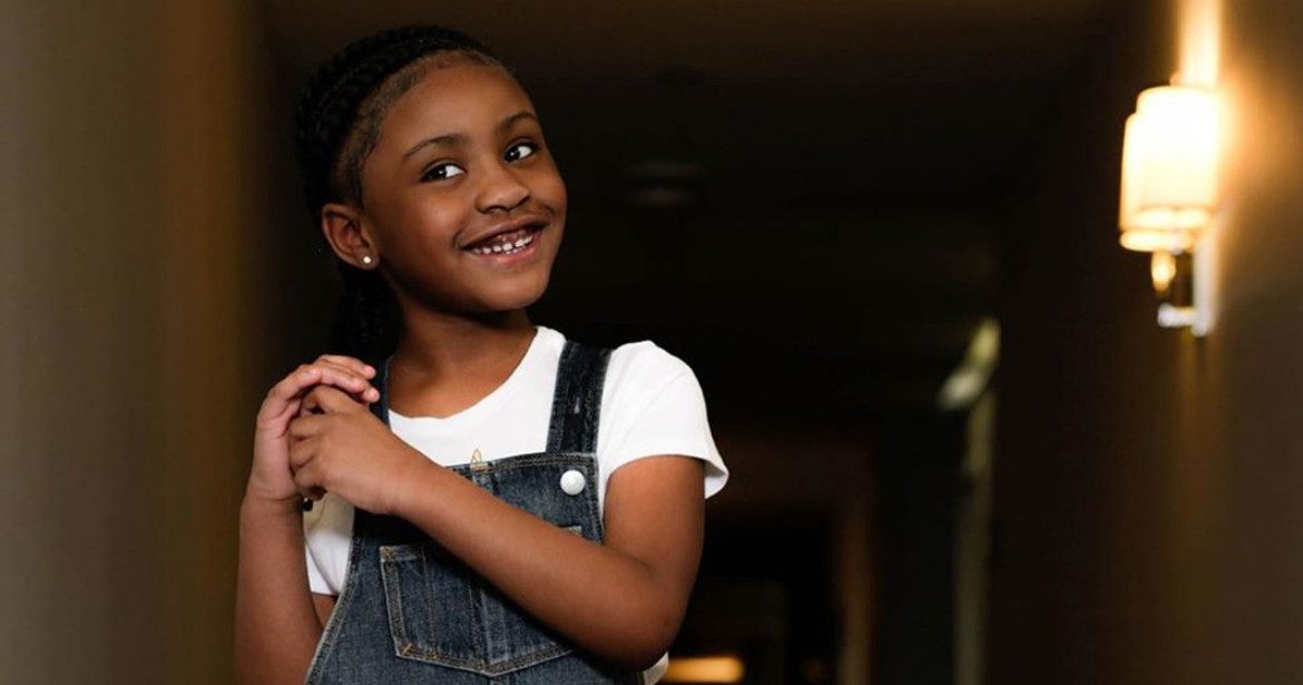 Convierten a hija de George Floyd en accionista de Disney