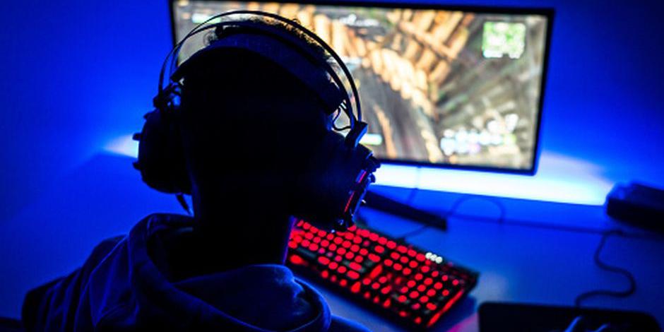 Sufre derrame cerebral por jugar videojuegos toda la cuarentena