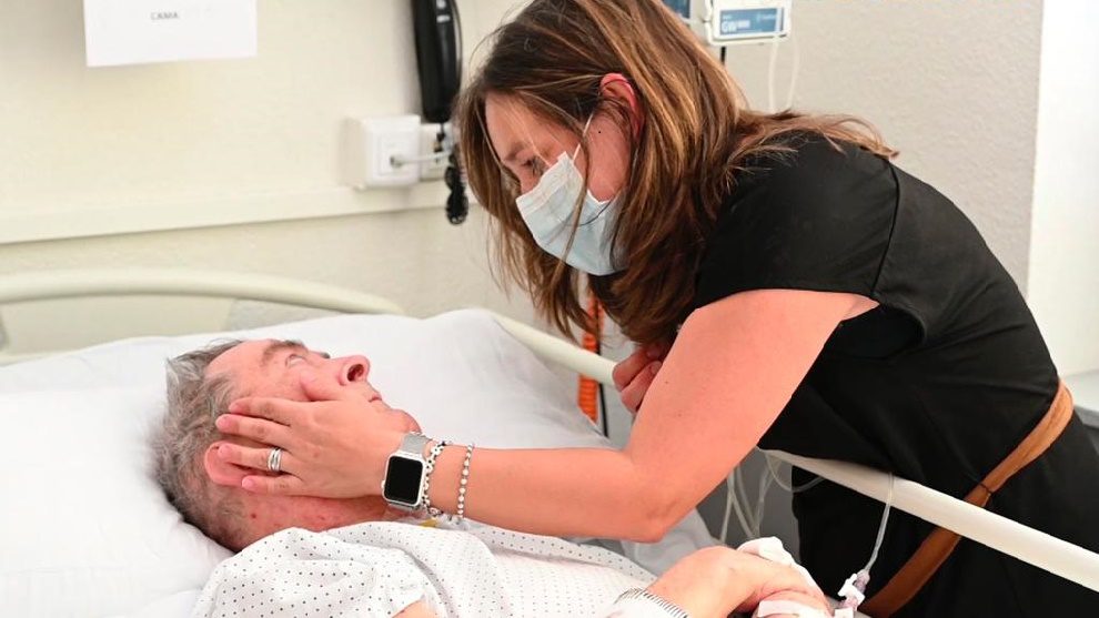Después de 6 meses hombre despierta de coma por COVID-19
