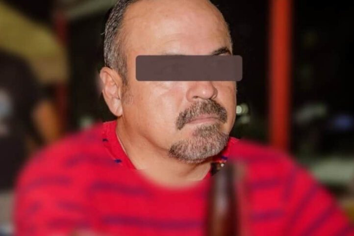 Sorprenden a funcionario con una niña de 10 años desnuda en su auto