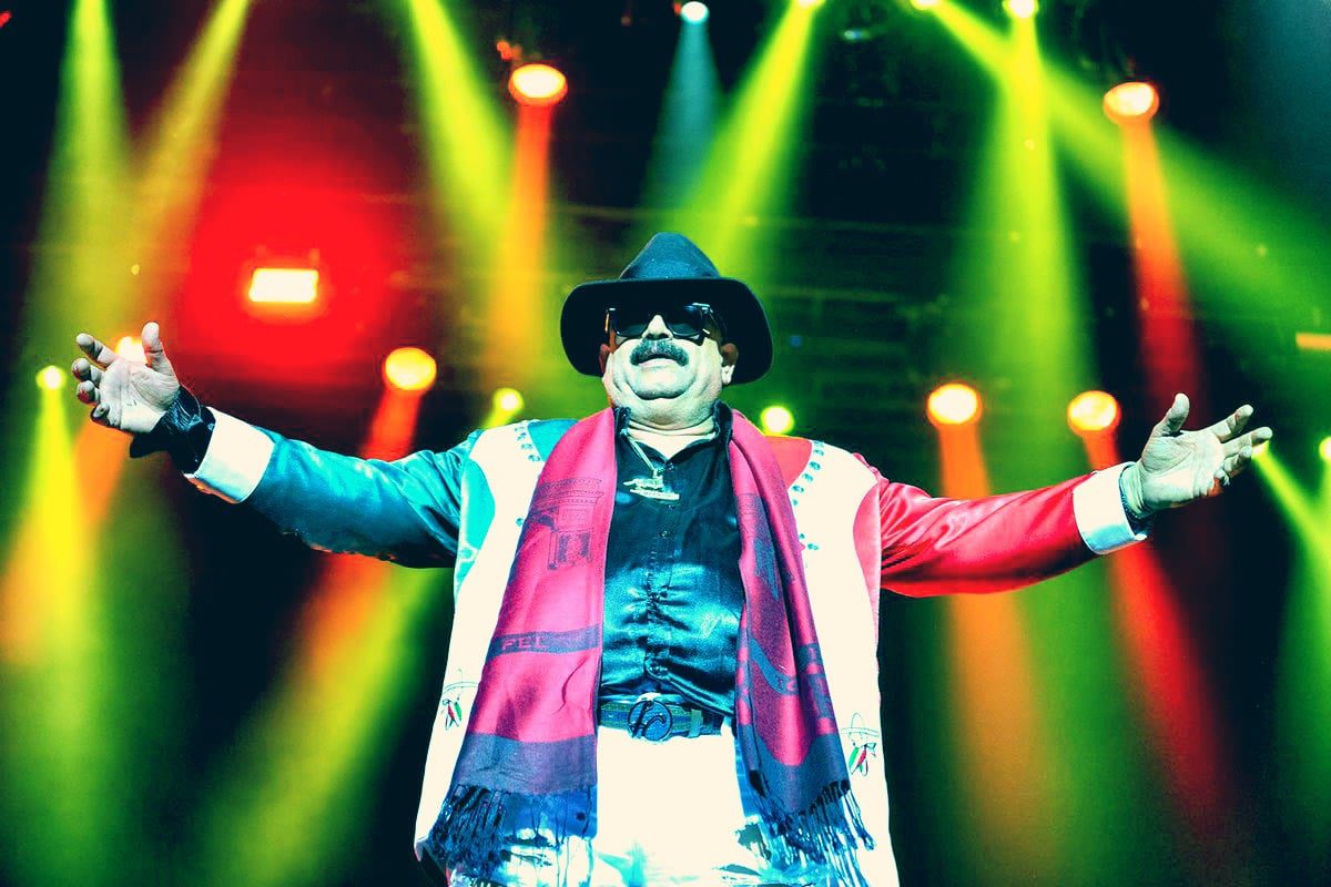 Mi Banda el Mexicano lanza nueva versión de Ramito de Violetas.