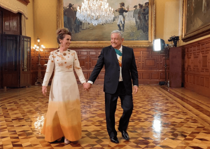 Mexicanas diseñaron el vestido que Beatriz Gutiérrez Müller uso para el Grito de Independencia