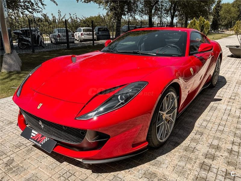 Hombre choca Ferrari en puente de Londres