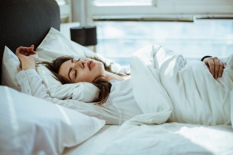 Dormir mucho los fines de semana es una necesidad, según estudio