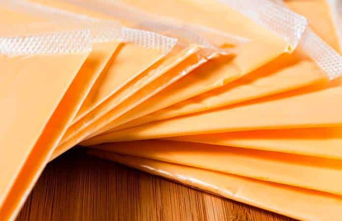 Estos ‘quesos amarillos’ NO SON QUESO revela la Profeco