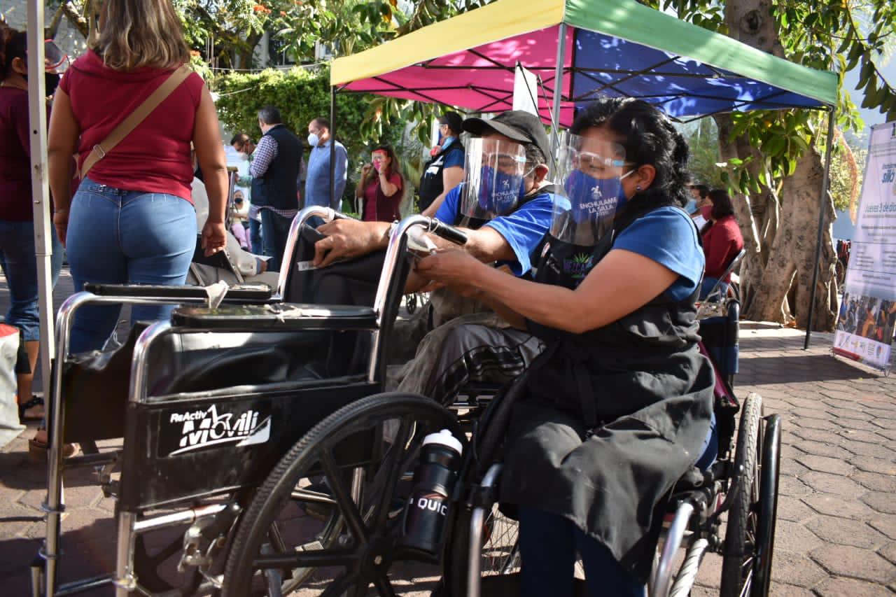 Dona municipio de Jiutepec reparación de sillas de ruedas
