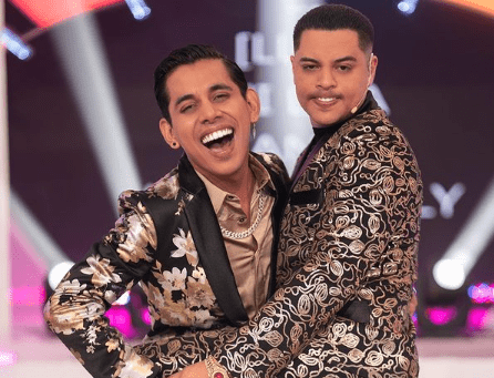 Vocalista de Grupo Firme confirma que es gay