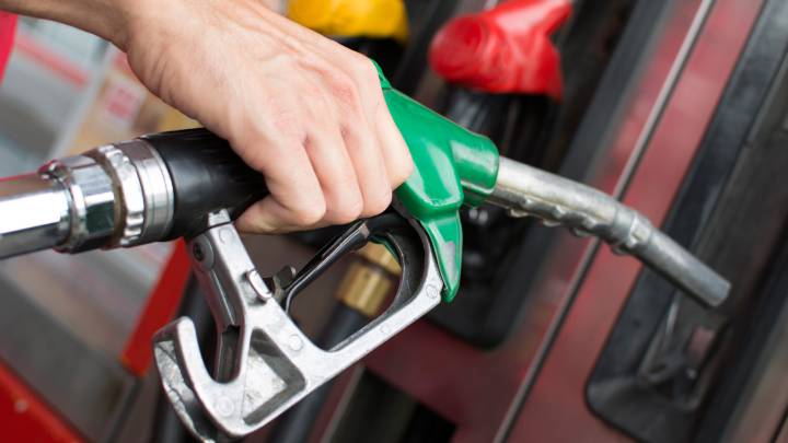 Joven de Jalisco crea gasolina y diésel hecha con basura