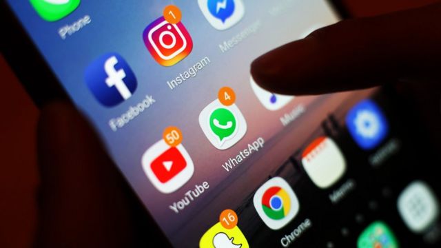 Morena presenta iniciativa para regular las redes sociales