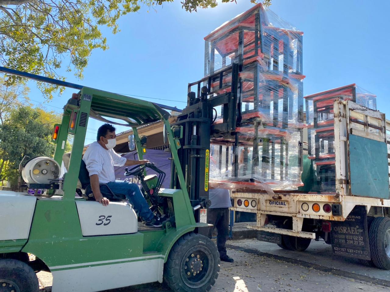 Alrededor de 50 escuelas de Morelos fueron equipadas con mobiliario nuevo