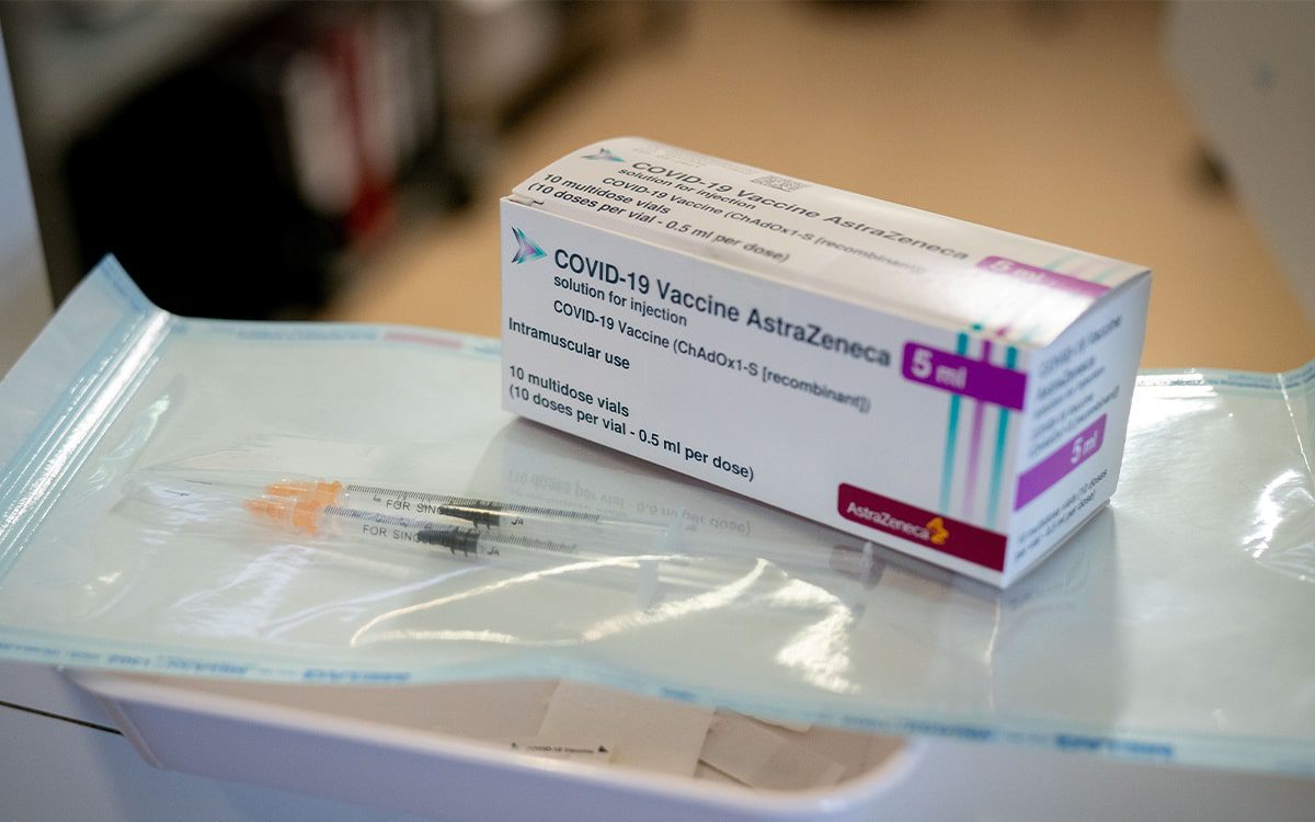 AstraZeneca tendrá vacuna contra nuevas cepas del COVID-19 a finales del 2021