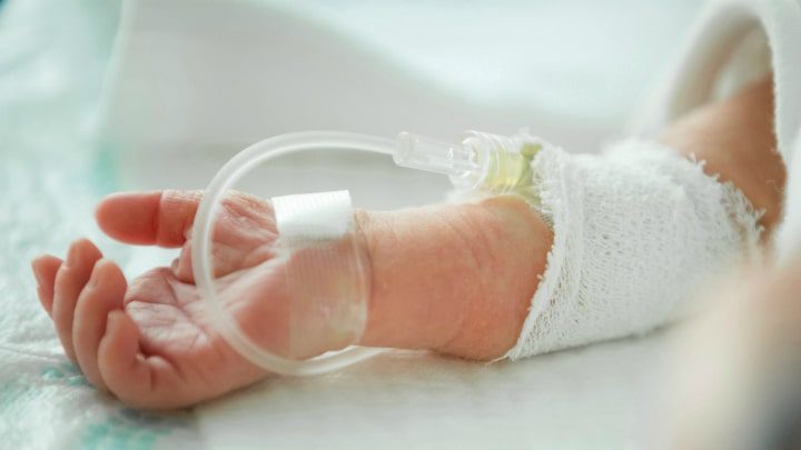 Bebé de 8 meses fue llevada inconsciente al hospital por ingerir “cristal”