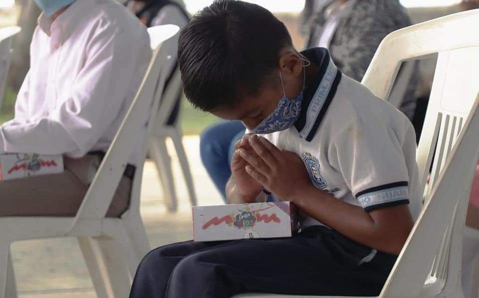 Niño que no tenia tablet agradece con una oración