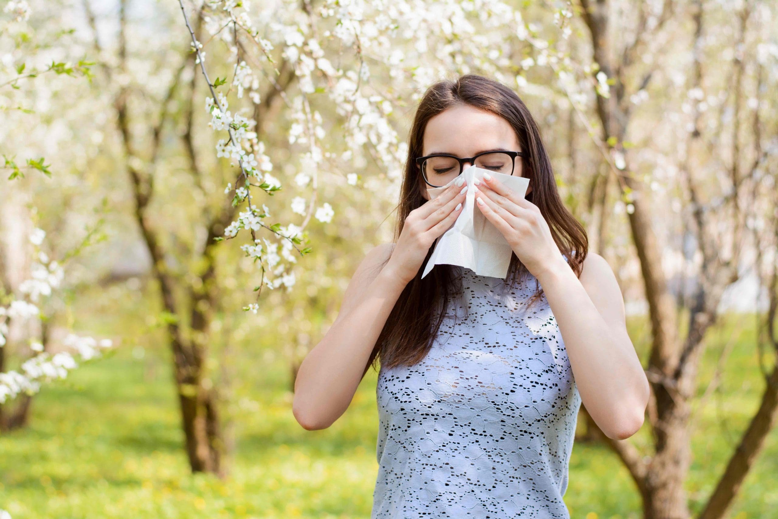 ¿Qué es y cómo cuidarse en pandemia de la fiebre de heno?
