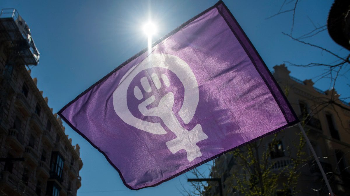 ¿Por qué el color morado es un símbolo de la lucha feminista?