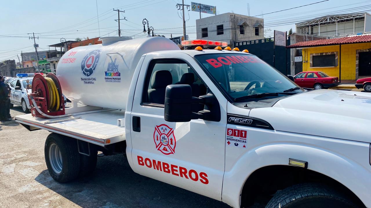 Entregan camión cisterna a bomberos de Yecapixtla