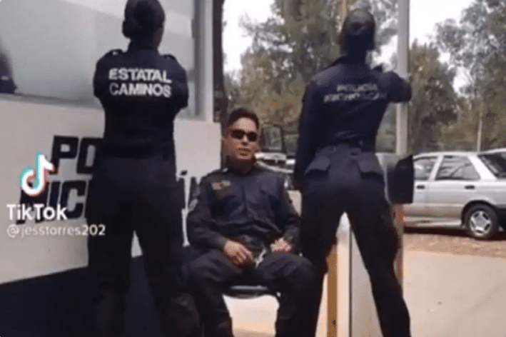 Policías de Michoacán bailan perreo en Tik Tok