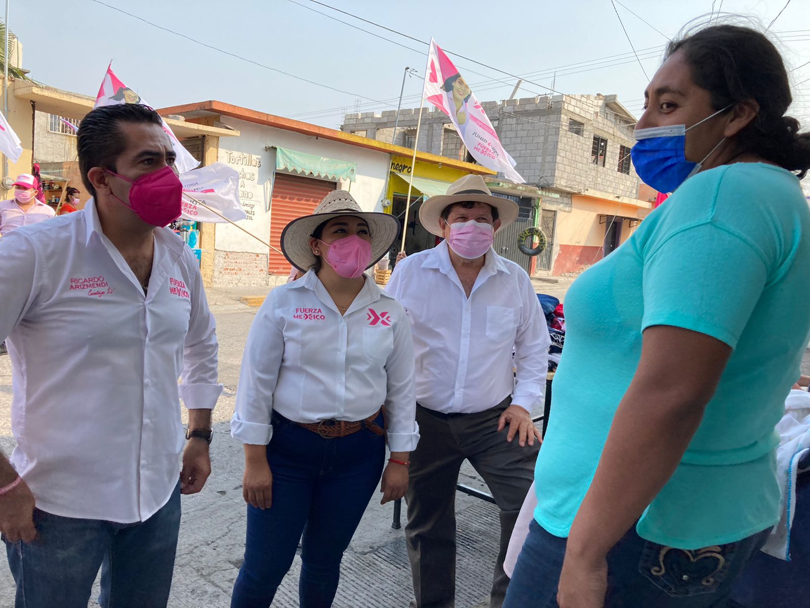 Ximena Soriano  recorre colonias de Cuautla
