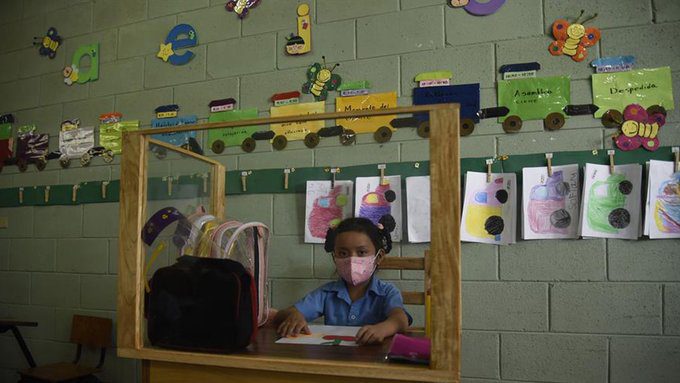 REGRESO a CLASES podría ser después de vacunar a maestros