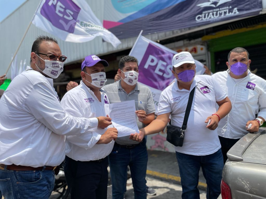 Firma Moisés Agosto compromisos con comerciantes del Mercado Pablo Torres Burgos