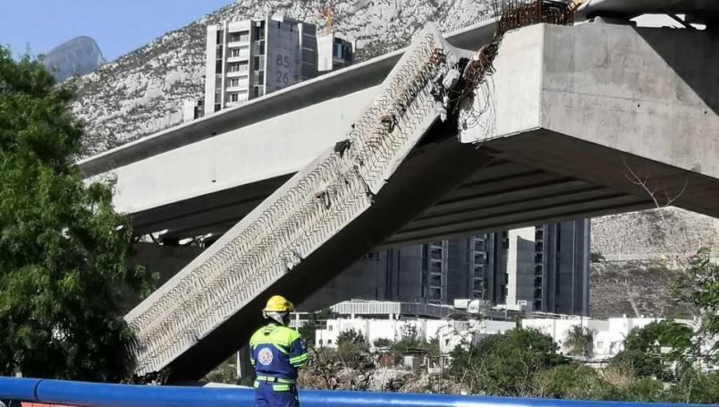 Cae viga de paso elevado en Santa Catarina, Nuevo León