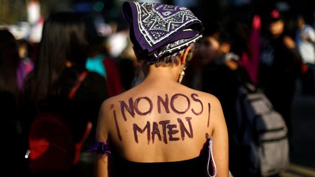 Maestra evita que asesinen a la madre de un alumno