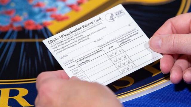 Vendía certificados de vacunación VACÍOS, podría pasar 120 años en prisión