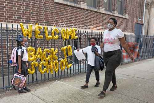 A una semana del regreso a clases 976 estudiantes y profesores de NY se han contagiado de COVID-19