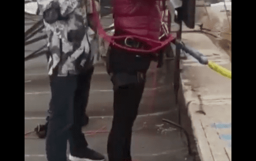 [VIDEO] Muere mujer al saltar del bungee sin estar asegurada