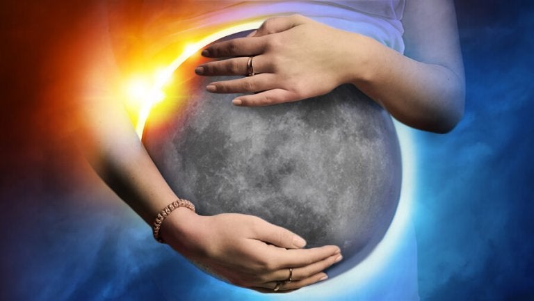 ¿Eclipse lunar afecta a mujeres embarazadas?