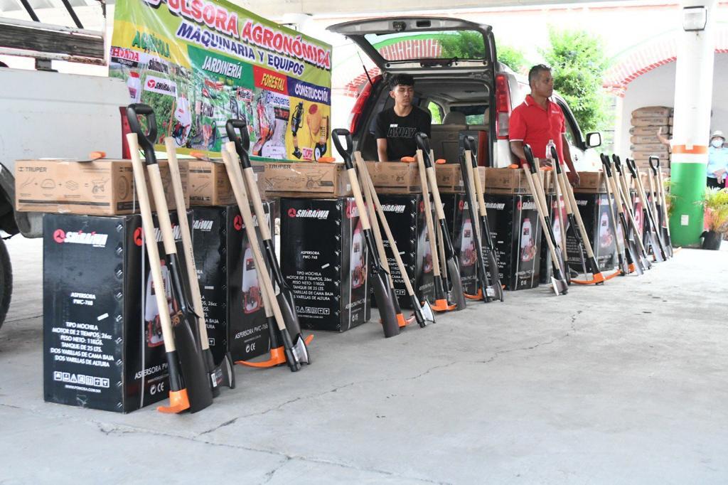 Productores del Ejido Otilio Montaño reciben paquetes de herramientas