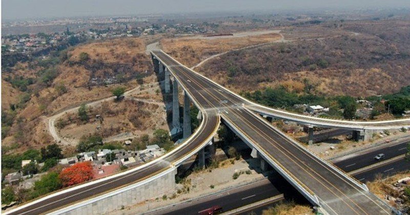 Anuncia AMLO que terminarán el Puente Apatlaco de Morelos en 2022