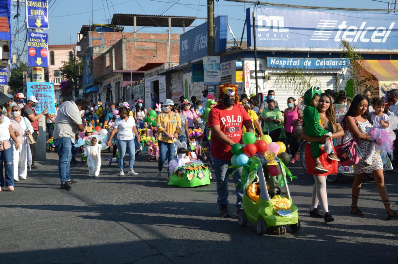 En Temixco se conmemoró el Natalicio de Benito Juarez con desfile