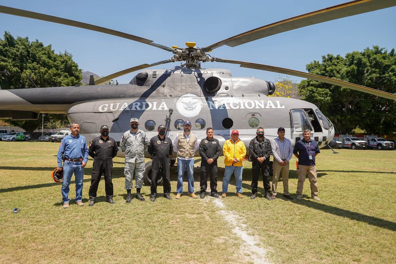 Reconocen a pilotos que participaron en sofocar el incendio forestal en Tepoztlán