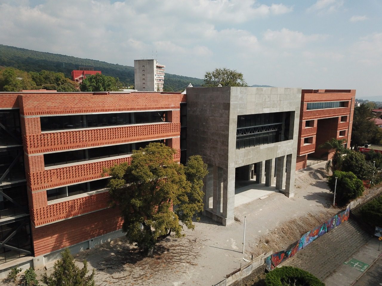 Siguen gestiones para la entrega del edificio principal de la UAEM