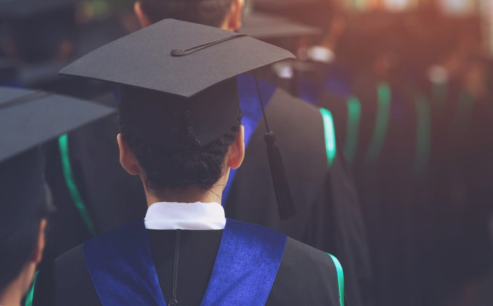 Estas son las 10 carreras universitarias mejor pagadas en México