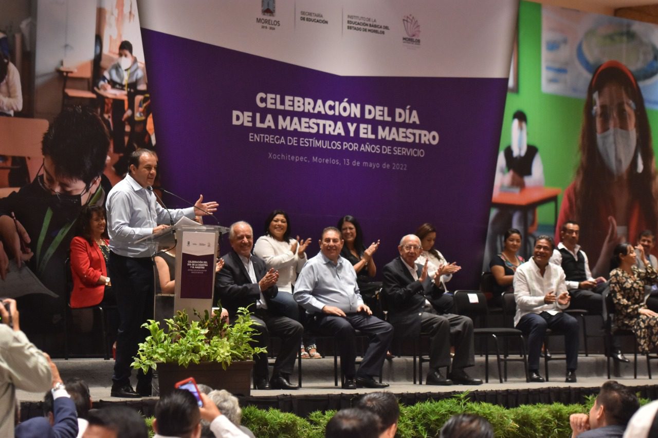 Celebra Cuauhtémoc Blanco a maestros y maestras de Morelos