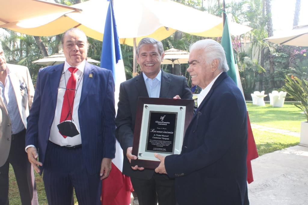 Reconocen a Víctor Manuel Contreras, creador de la Paloma de la Paz