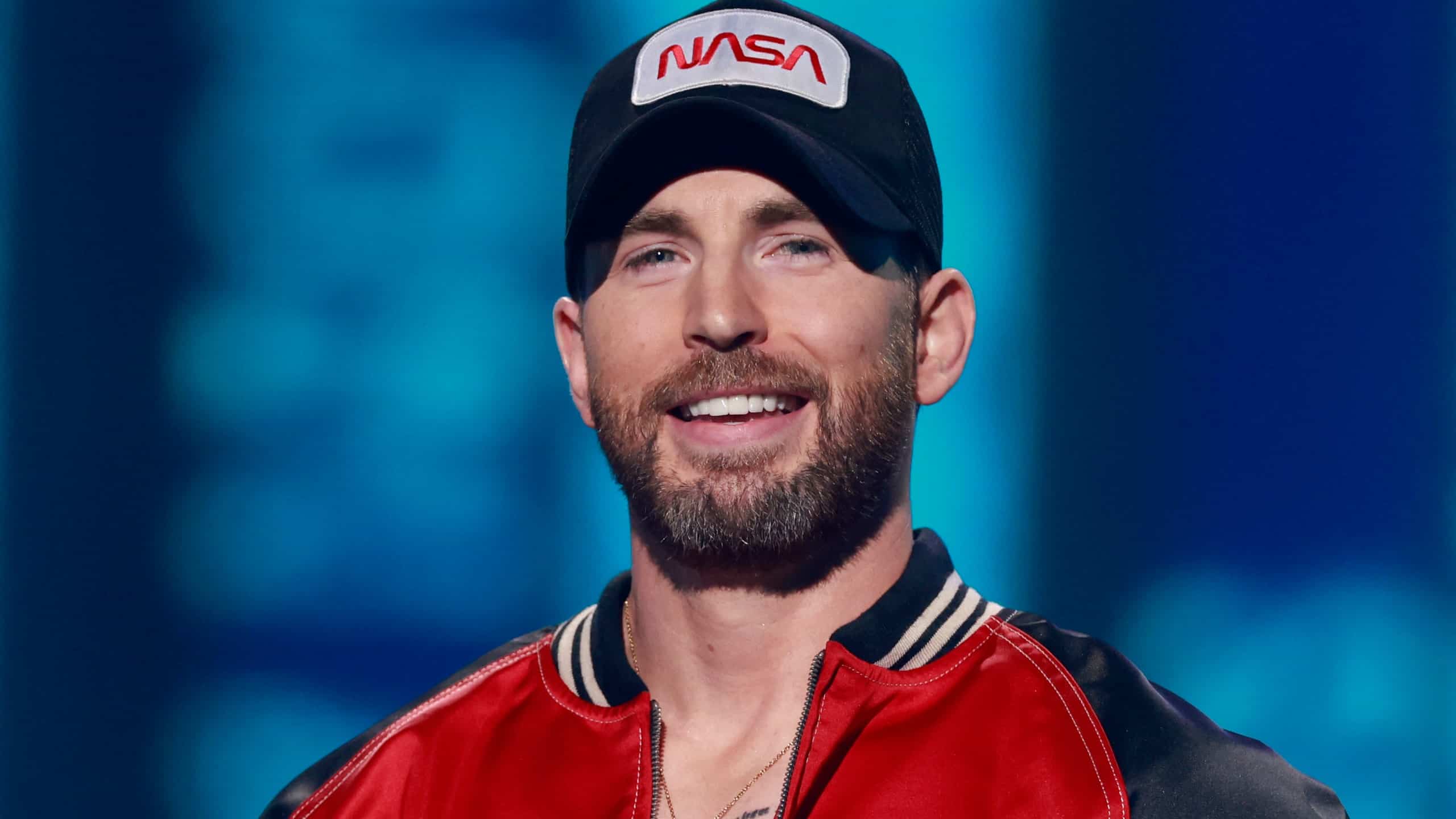 Chris Evans reacciona a polémica iniciada entre la separación de Shakira y Piqué