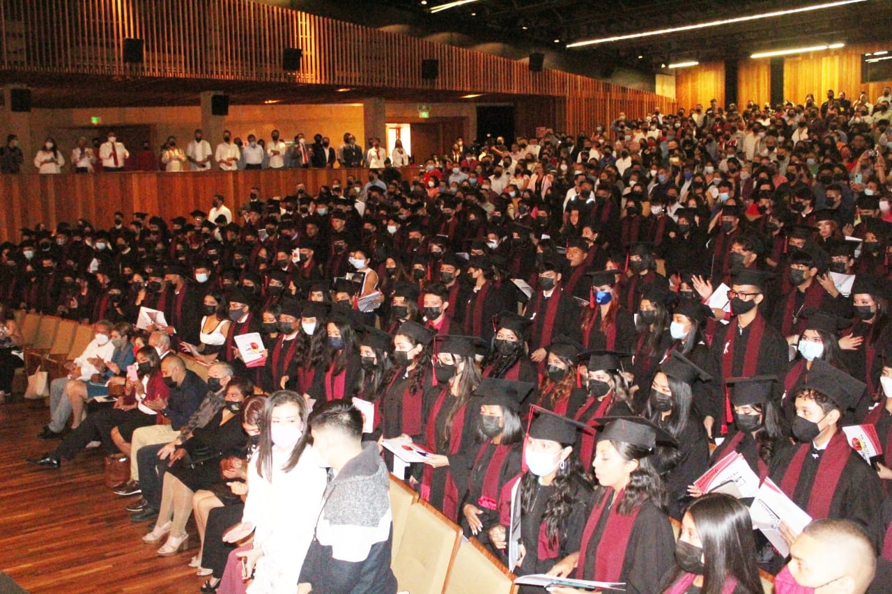 Se gradúan 228 estudiantes del CETIS 44