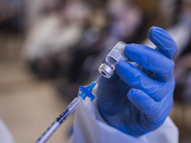 Inicia jornada de vacunación contra COVID- 19 para personas con VIH, Sida, ITS y Hepatitis C