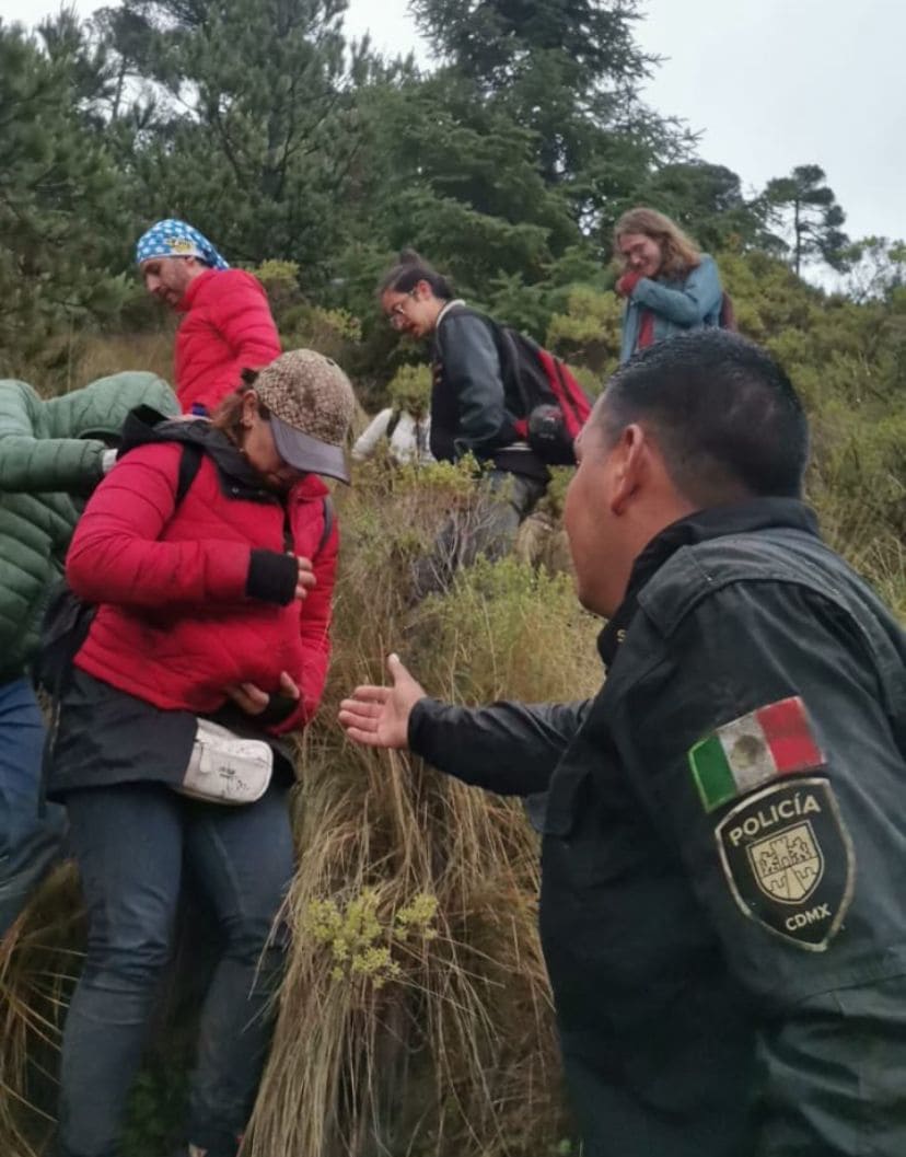 Fueron rescatadas 15 personas del Pico del Águila, tras pedir ayuda por redes sociales